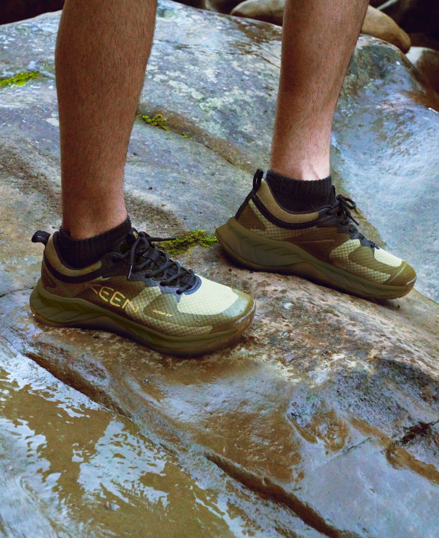 Men's Versacore Waterproof Shoe  |  Bronze Green/Black