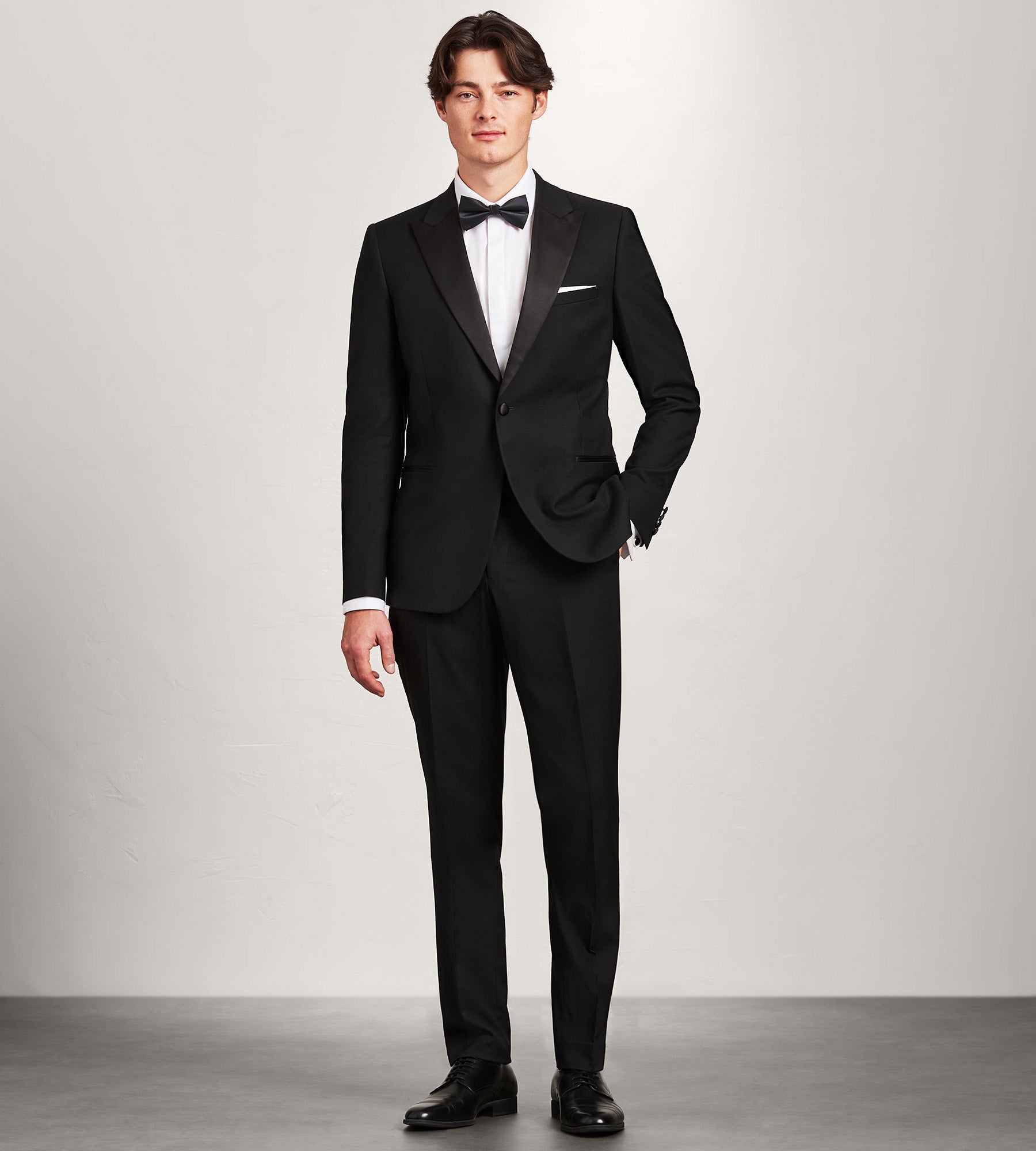 Slim Fit Black Peak Lapel Solid Tuxedo
